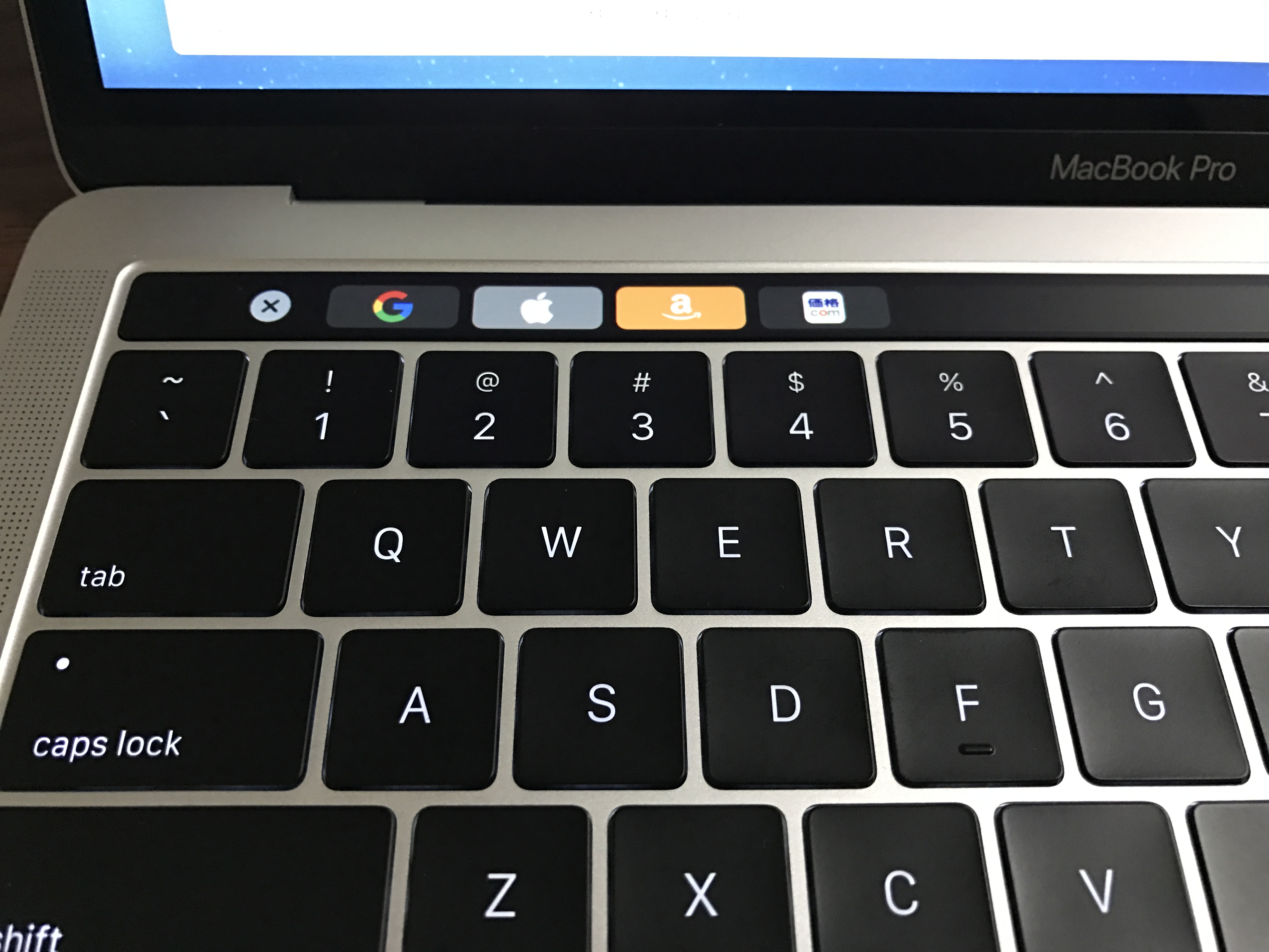 MacBook ProでTouch Barのスクリーンショットを撮る方法。