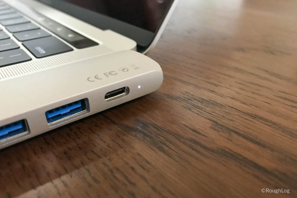Satechi USB Type-C ProハブをMacBook Proに接続