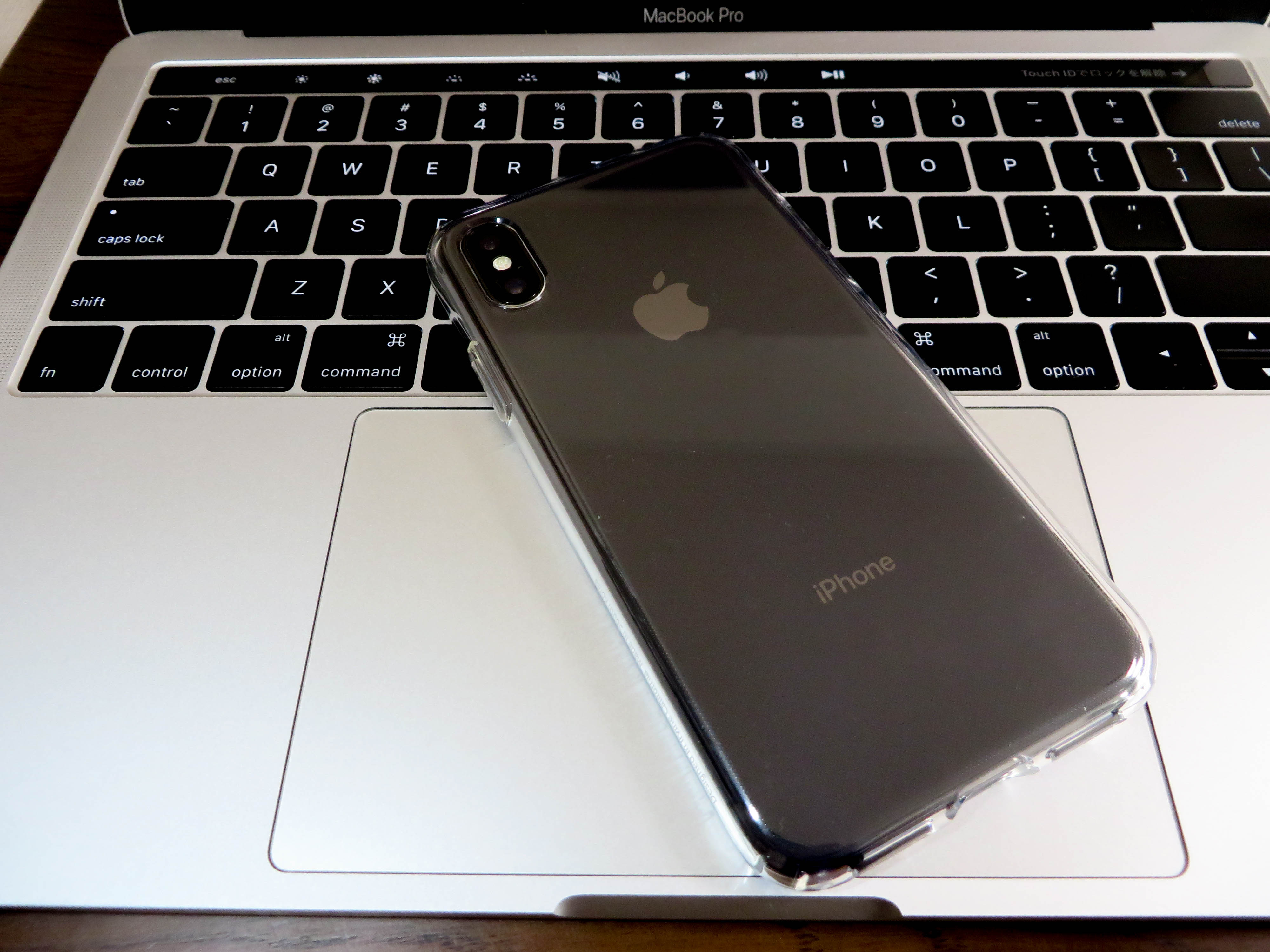 Spigen iPhone X ケース Liquid CrystalとMac