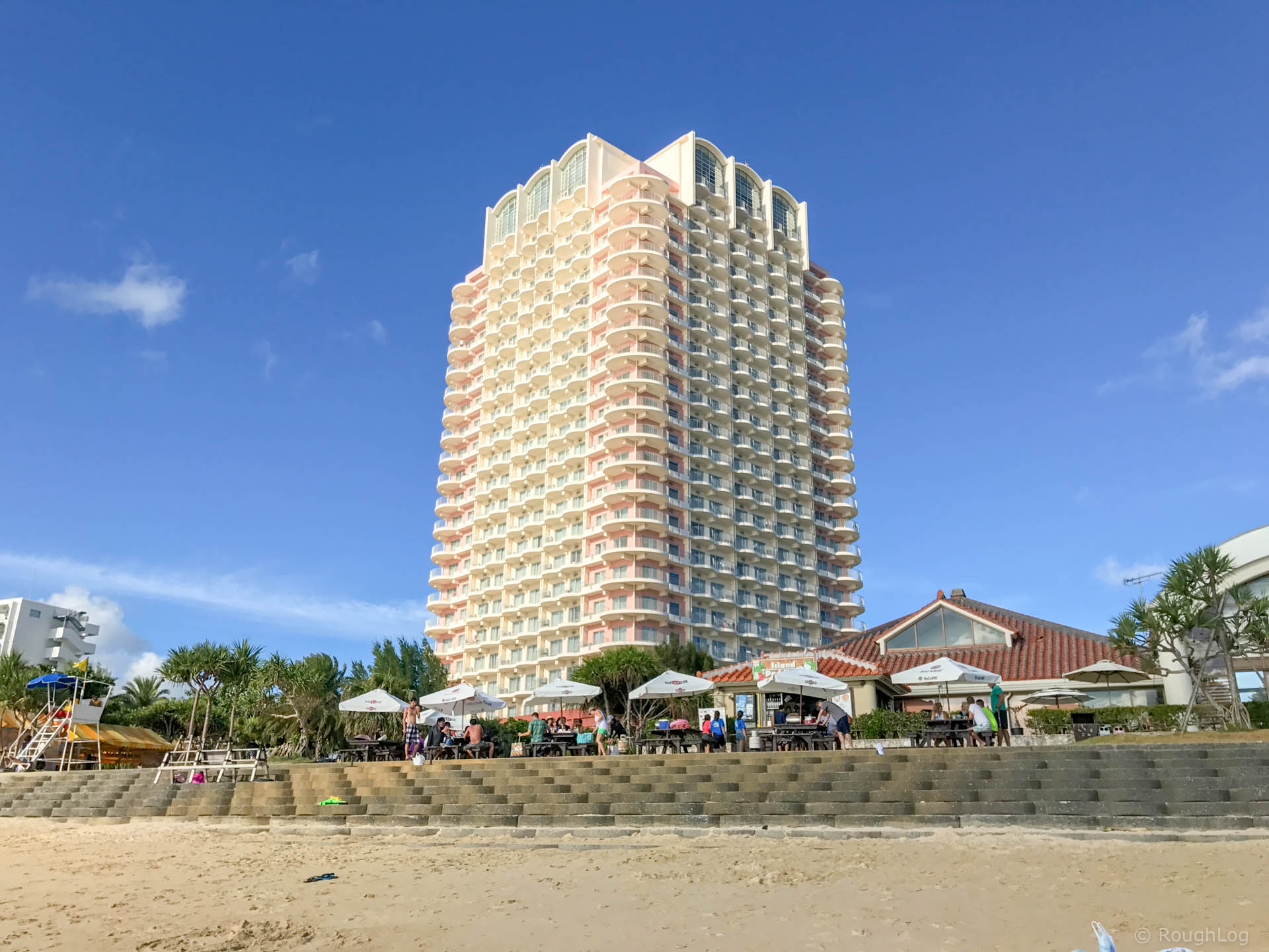 ザ・ビーチタワー沖縄のホテル外観