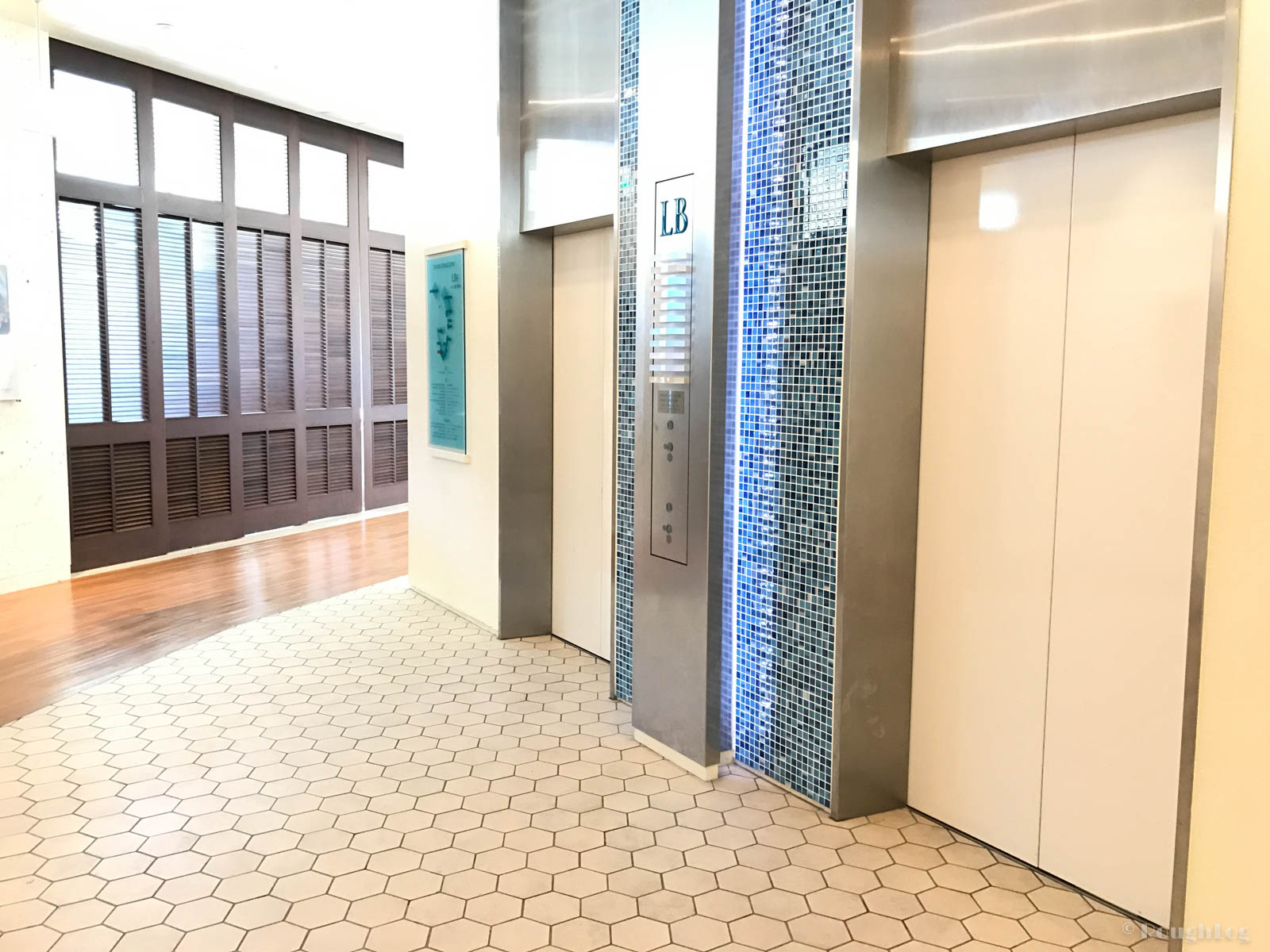 ANAインターコンチネンタル万座ビーチリゾートホテルのエレベーターが特徴的
