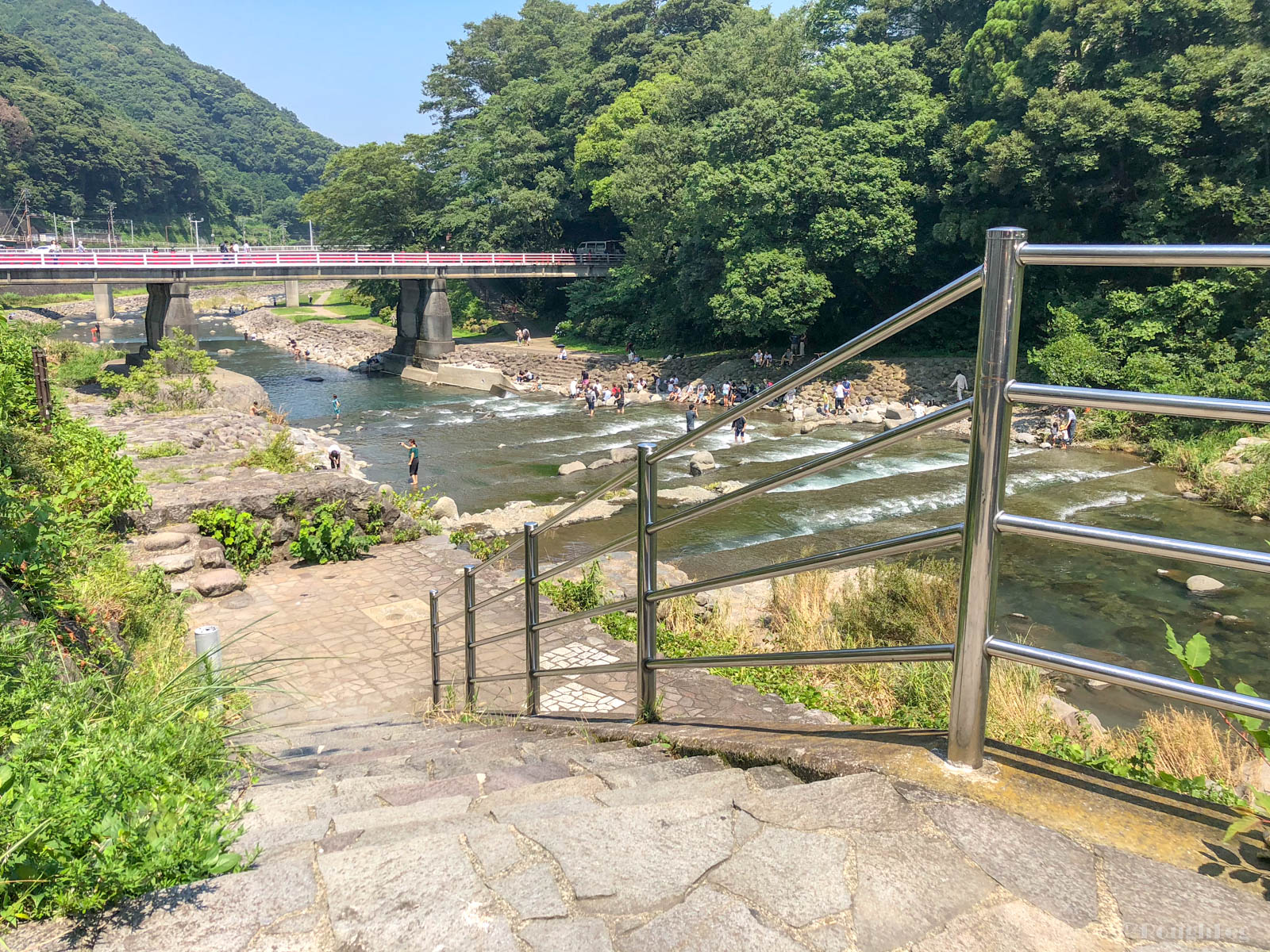 子連れの箱根旅行におすすめのスポット！箱根湯本の早川で水遊び