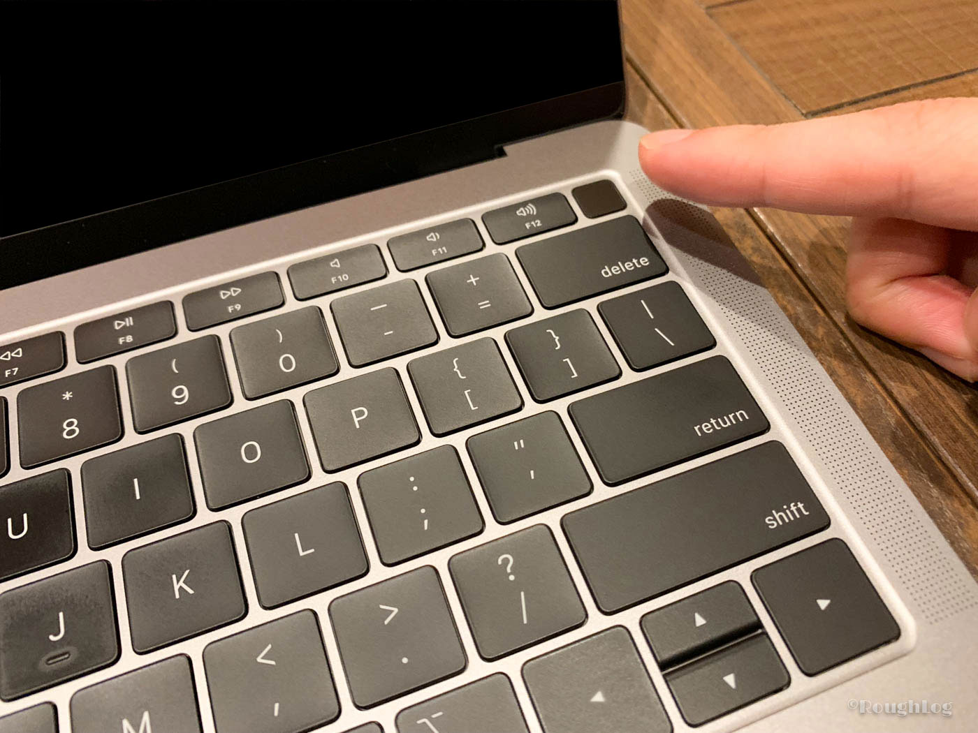 MacBook Air 2018はTouch Bar非搭載で、Touch IDのみ搭載