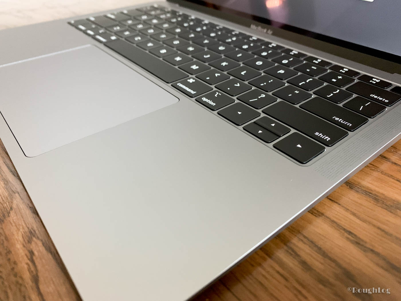 MacBook Air 2018に搭載されている第3世代バタフライ構造のキーボードが心地よい