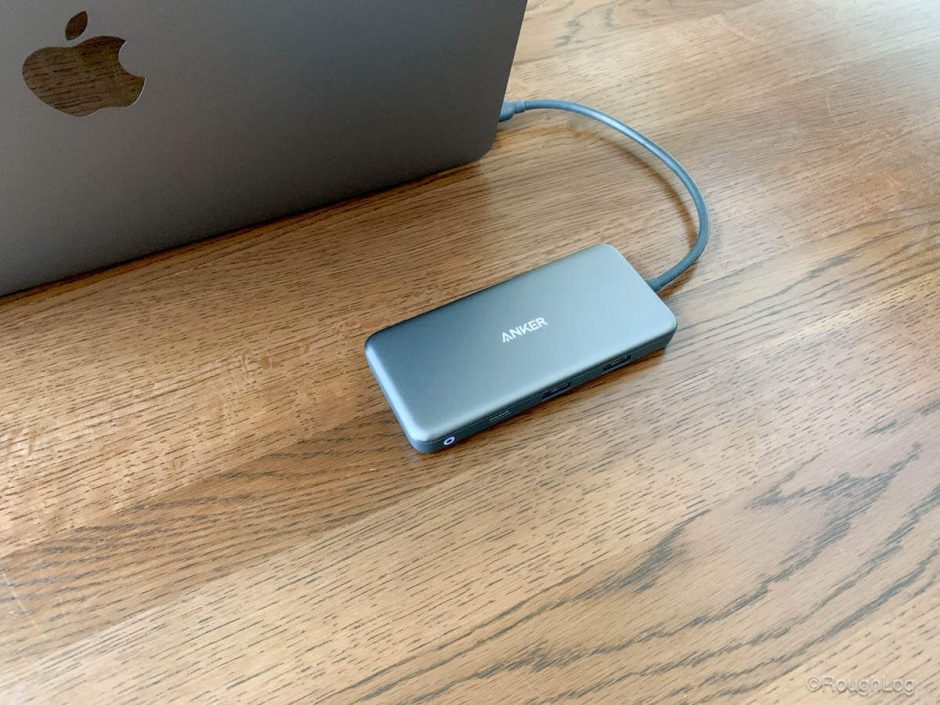 Anker 7-in-1 プレミアム USB-CハブにMacBook Airを接続