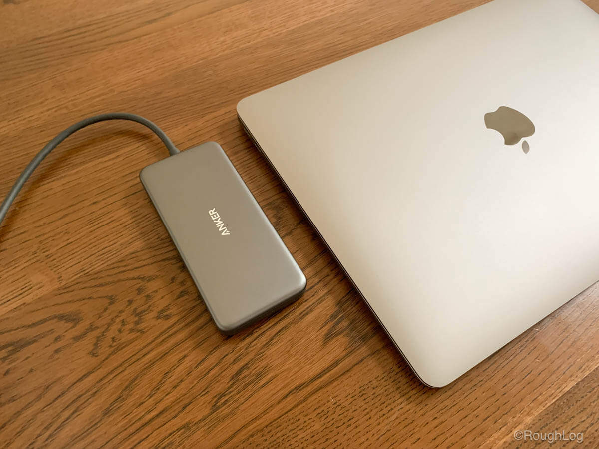Anker 7-in-1 プレミアム USB-CハブはMacBook Airスペースグレイよりも若干濃いグレー