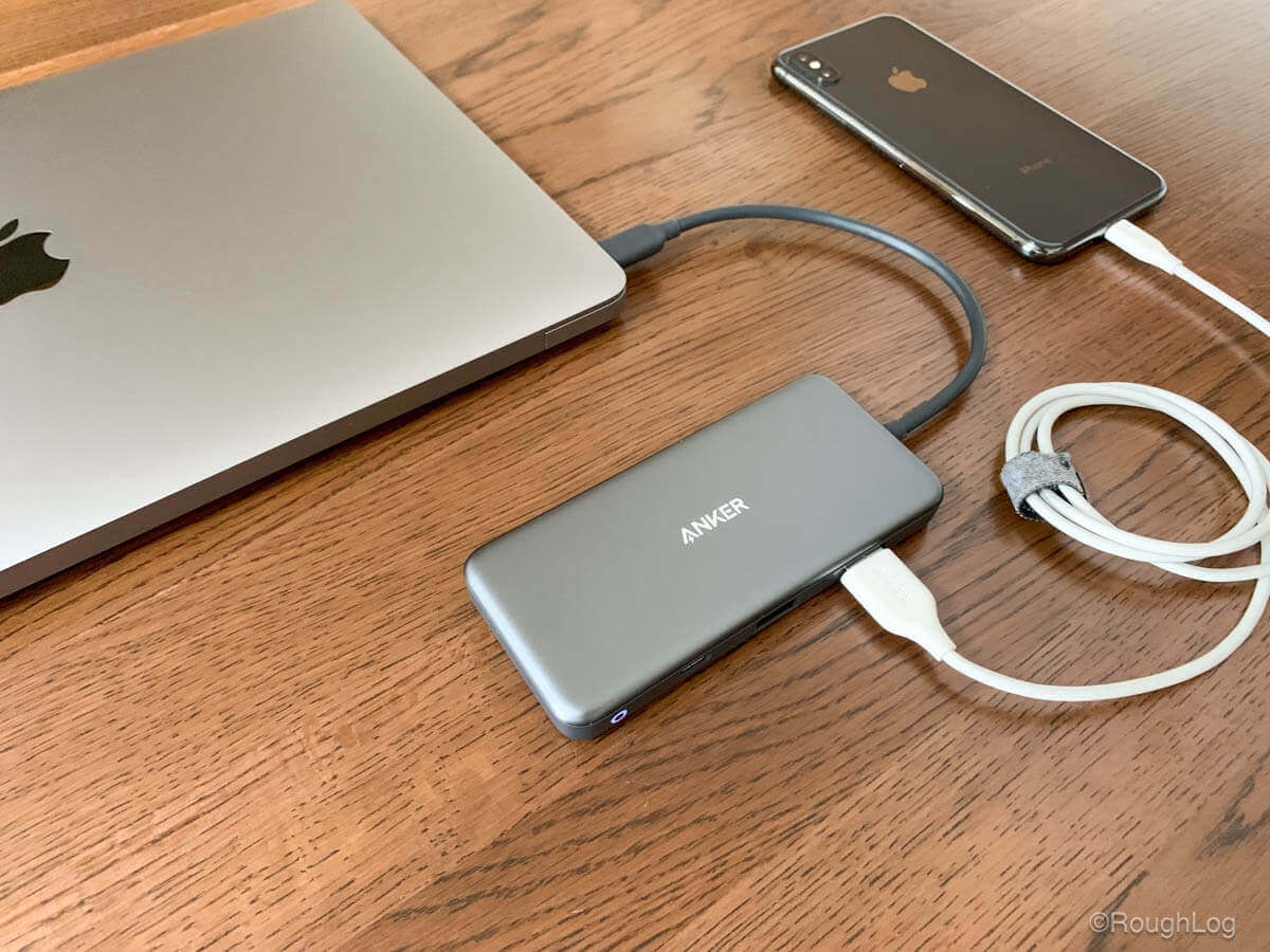 Anker 7-in-1 プレミアム USB-CハブにMacBook AirとiPhoneXSを接続