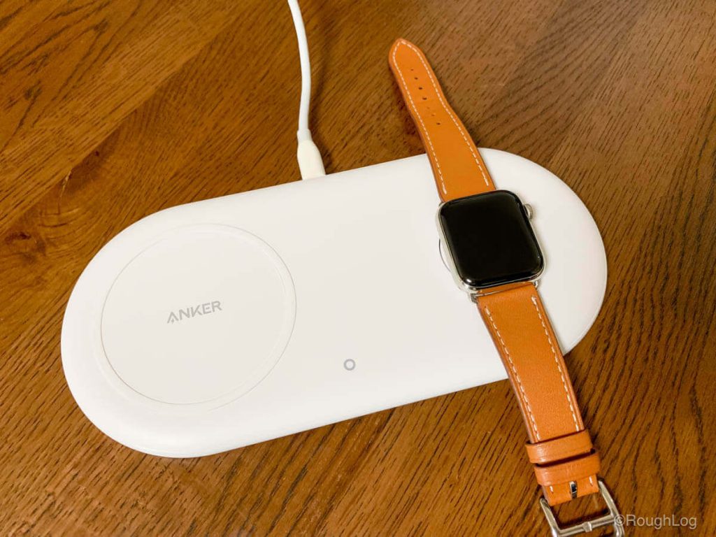 Anker PowerWave+ Pad with Watch HolderはApple Watchを寝かせて充電することも立てて充電することもできる