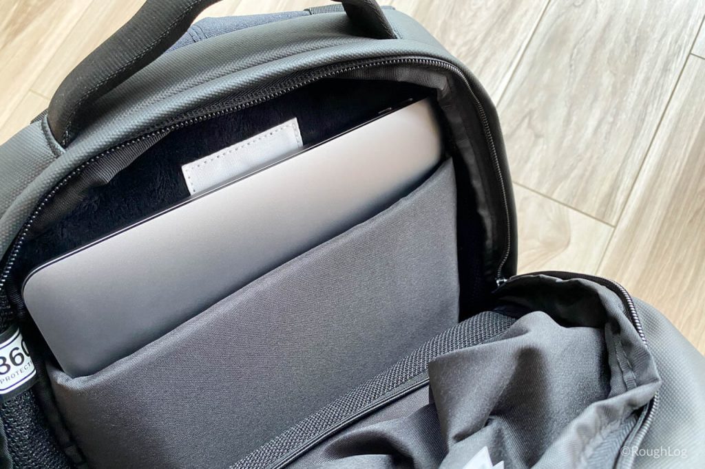 Incaseバックパック「City_Dot_Backpack」に13インチMacBook Airを収納